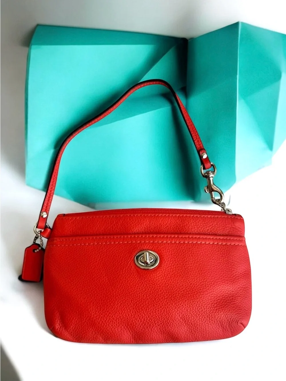 🆕 Coach Park Red Leather Wristlet Clutch